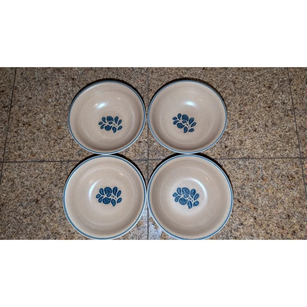 4 Vintage Pfaltzgraff Folk Art Soup/Cereal Bowls Stone Ware Blue Tan GUC USA Set